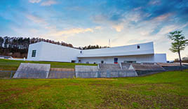 青森県立美術館